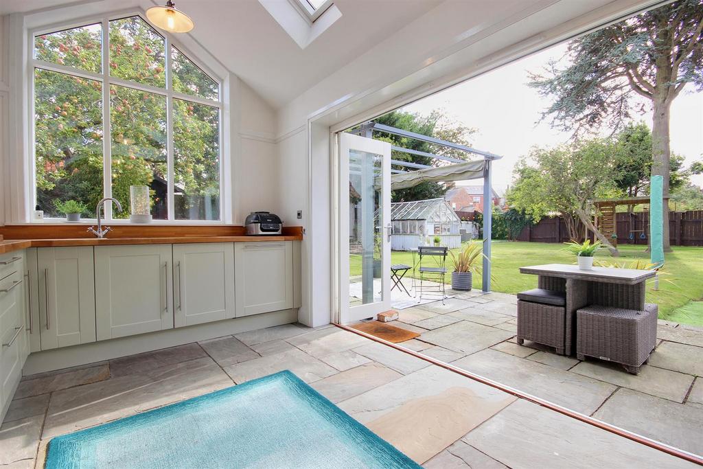 COMBINED DAY ROOM & DINING KITCHEN