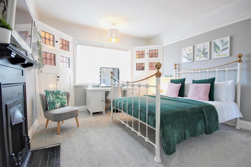 Bedroom 1 (rear)