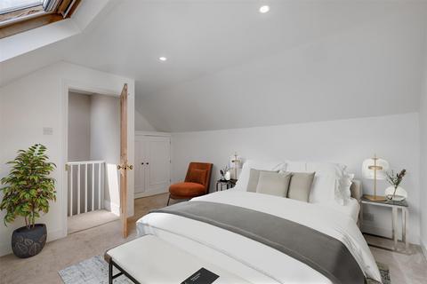 2 bedroom maisonette for sale, Balvernie Grove, London