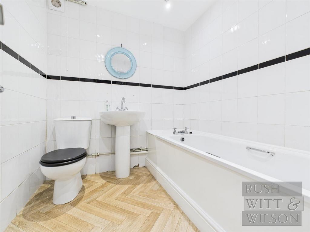 Bathroom - Ellensea Road.jpg