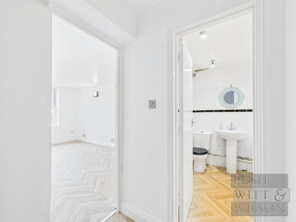 Hallway pic 2- Ellensea Road.jpg