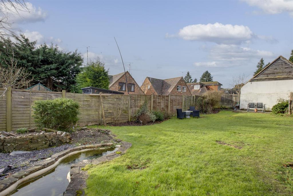 6 A Mill End Road, HP12 4 AX-13.jpg