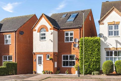 5 bedroom detached house to rent, Redwing Rise, Royston,