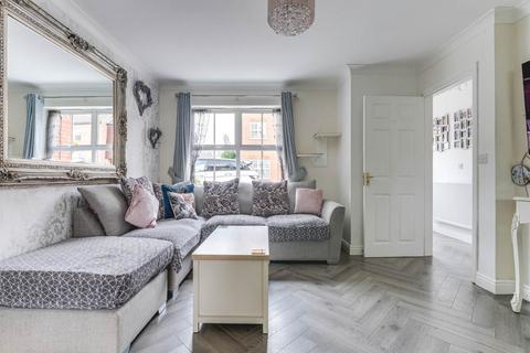 5 bedroom detached house to rent, Redwing Rise, Royston,