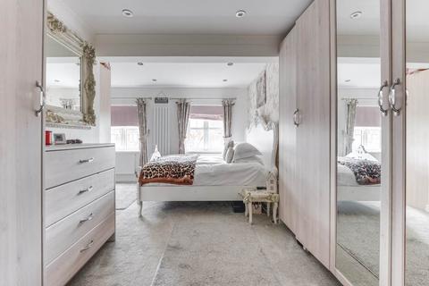 5 bedroom detached house to rent, Redwing Rise, Royston,