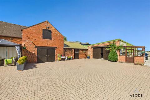 4 bedroom detached house for sale, Craythorne Road, Burton-On-Trent DE13