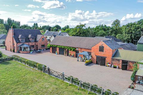 4 bedroom detached house for sale, Craythorne Road, Burton-On-Trent DE13