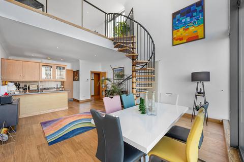 2 bedroom apartment for sale, City Harbour, London, E14