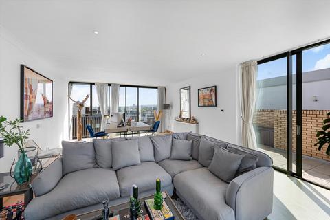 2 bedroom apartment for sale, City Harbour, London, E14