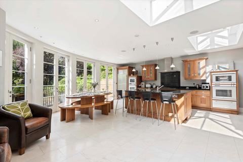 5 bedroom terraced house to rent, Blenkarne Road, Wandsworth, London, SW11