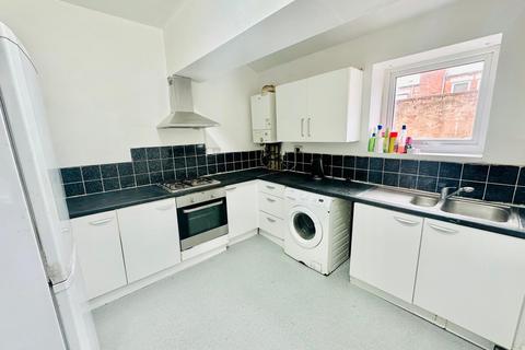 6 bedroom terraced house to rent, Newcastle upon Tyne NE4