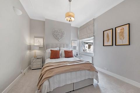 2 bedroom flat for sale, Holland Road, NW10