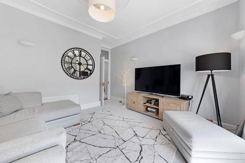2 bedroom flat for sale, Holland Road, NW10