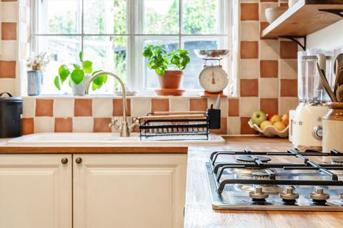89 Oriel Road, London, E9 5SG