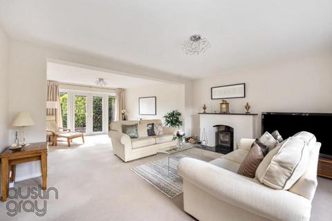 27 Coombe Drove, Bramber, Steyning, BN44 3PW