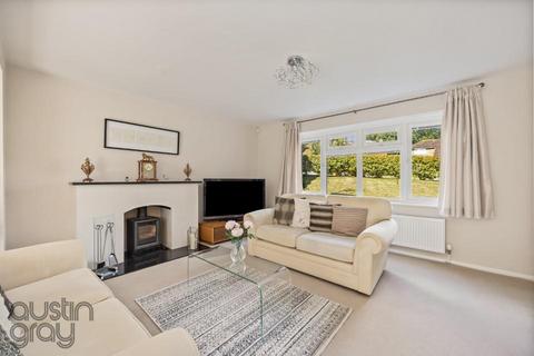 27 Coombe Drove, Bramber, Steyning, BN44 3PW