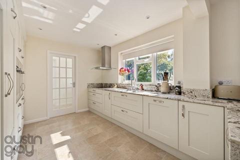 27 Coombe Drove, Bramber, Steyning, BN44 3PW