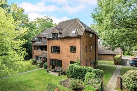 2 bedroom flat for sale, Westdene, Godalming GU7