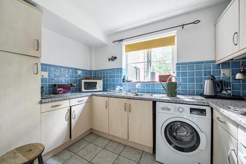 2 bedroom flat for sale, Westdene, Godalming GU7