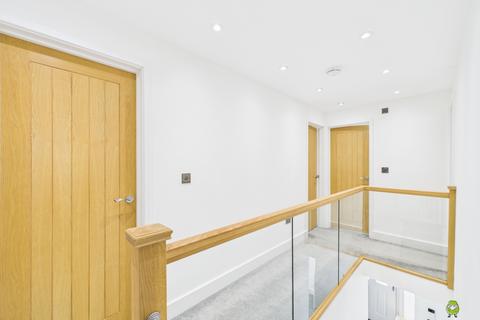 7 Avenue Road, Bexleyheath, DA7 4HA