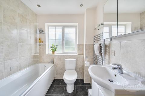 26 Mandeville Close, Guildford, GU2 9YA