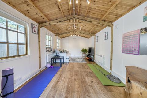 26 Mandeville Close, Guildford, GU2 9YA