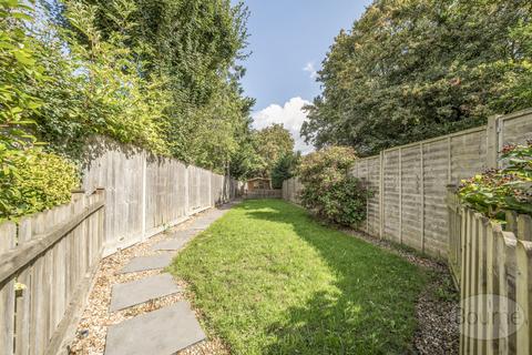 26 Mandeville Close, Guildford, GU2 9YA