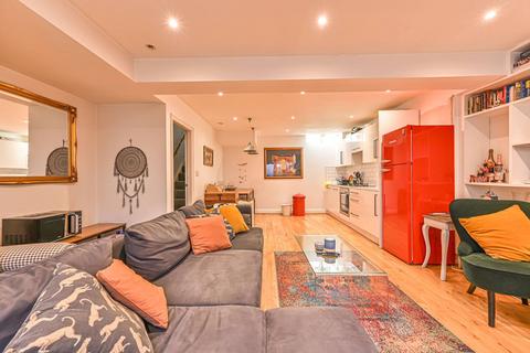 3 bedroom flat to rent, Railton Road, Herne Hill, London, SE24