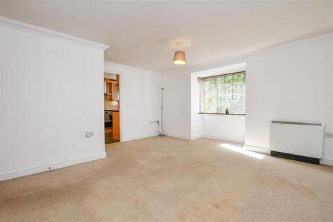 2 bedroom flat for sale, Sir John Newsom Way, Welwyn Garden City, Hertfordshire