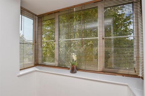2 bedroom flat for sale, Sir John Newsom Way, Welwyn Garden City, Hertfordshire