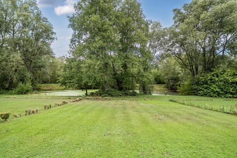 undefined, St. Nicholas Drive, Shepperton, TW17
