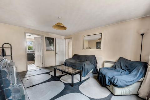 2 bedroom flat for sale, Campbell Gordon Way, Gladstone Park, London, NW2