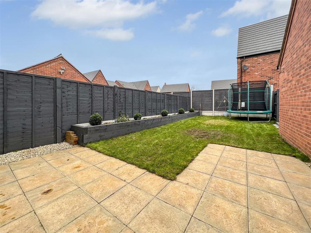 Rear garden 2.jpg