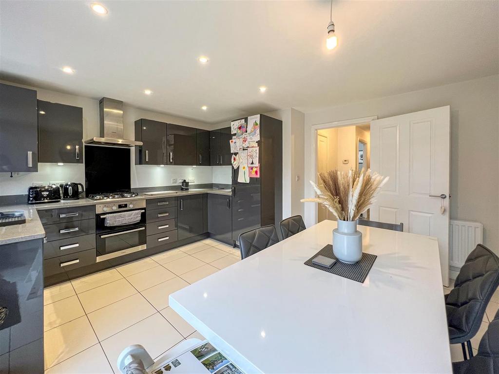 Kitchen 3.jpg
