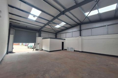 Warehouse to rent, Thames Trading Estate Manchester M44 6