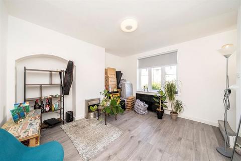 17 Ballamore Road, Bromley, BR1 5LN