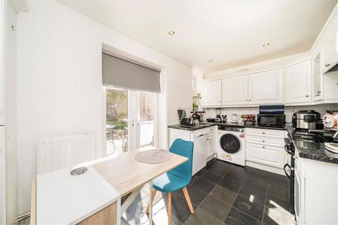 17 Ballamore Road, Bromley, BR1 5LN