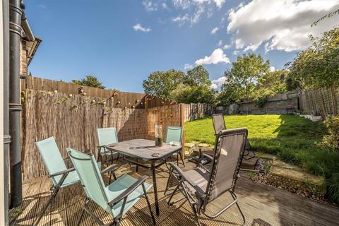 17 Ballamore Road, Bromley, BR1 5LN