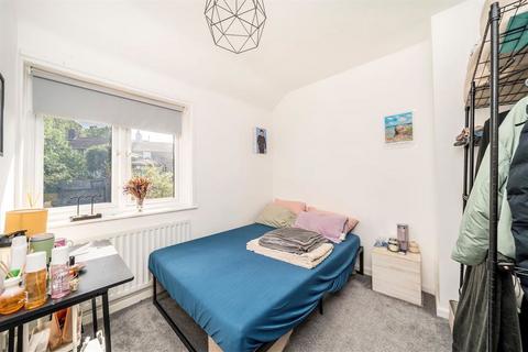 17 Ballamore Road, Bromley, BR1 5LN