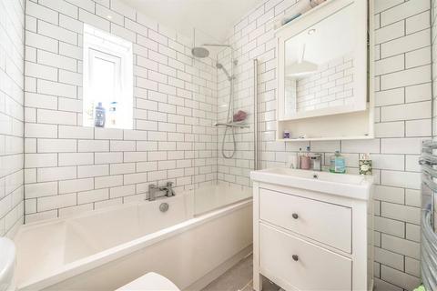17 Ballamore Road, Bromley, BR1 5LN