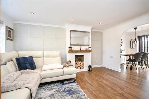 3 bedroom terraced house for sale, Saxby Close, Eastbourne