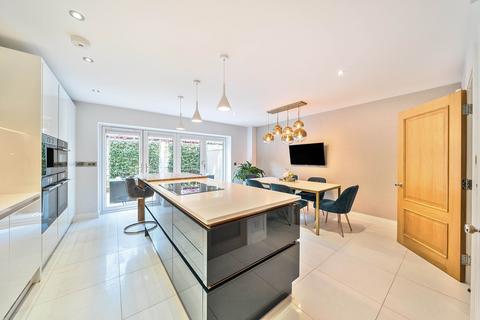 8 Dacre Close, Chipstead, Coulsdon, CR5 3FF