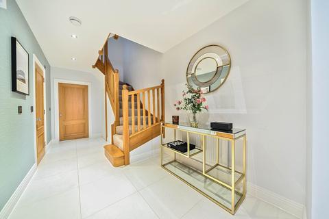 8 Dacre Close, Chipstead, Coulsdon, CR5 3FF