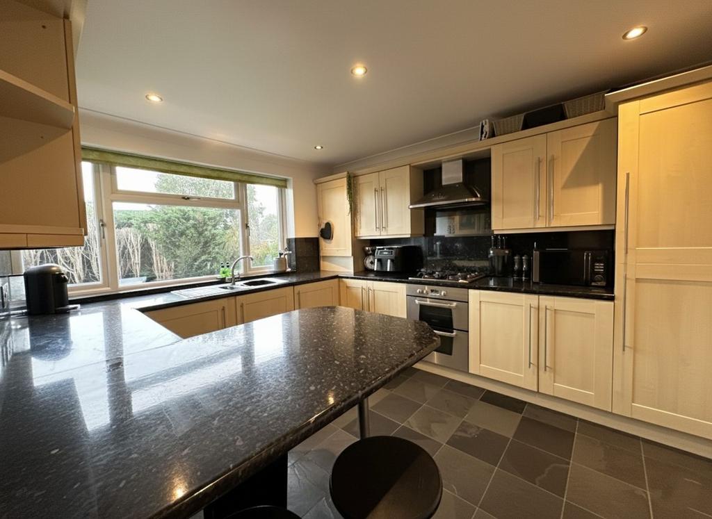 Kitchen / Breakfast Room