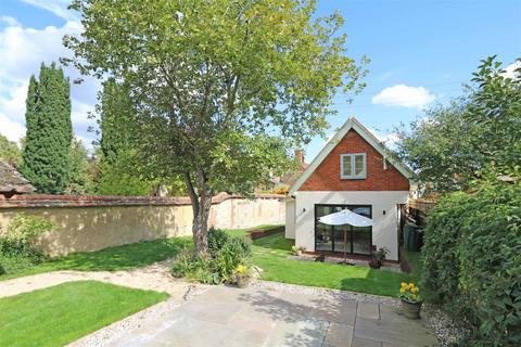 3 bedroom detached house for sale, Church End, Haddenham