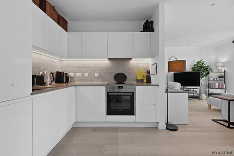1 bedroom apartment for sale, Banyan Court, Royal Wharf, E16