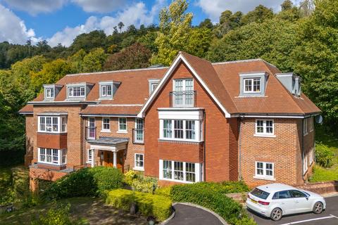 2 bedroom apartment for sale, Beech Road, Allingtons, RH2