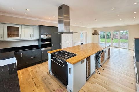 6 bedroom detached house for sale, Main Street, Doncaster DN7