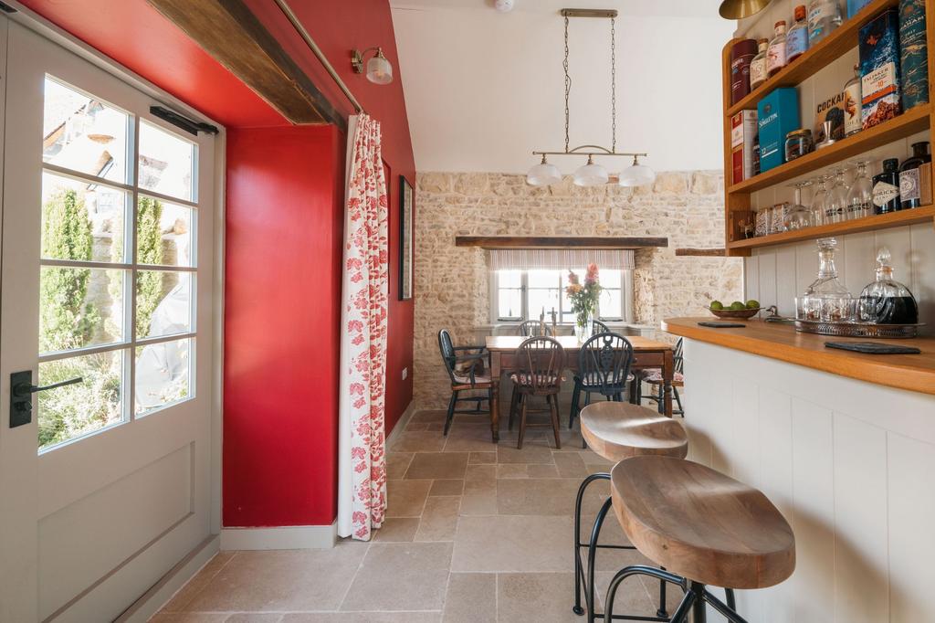 Dining Room/Bar