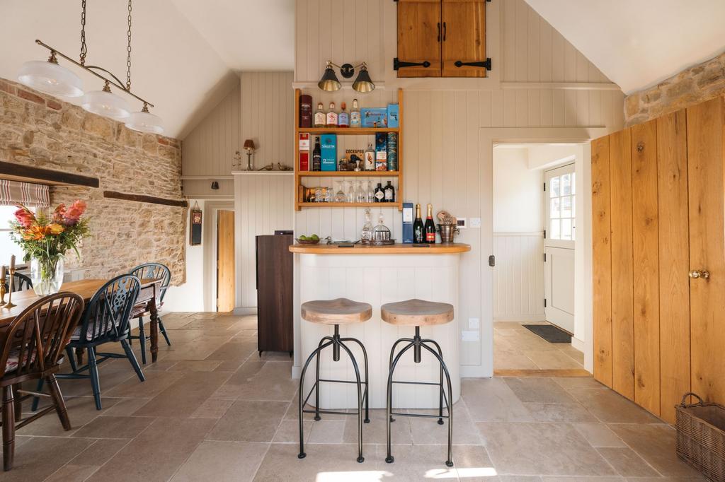 Dining Room/Bar